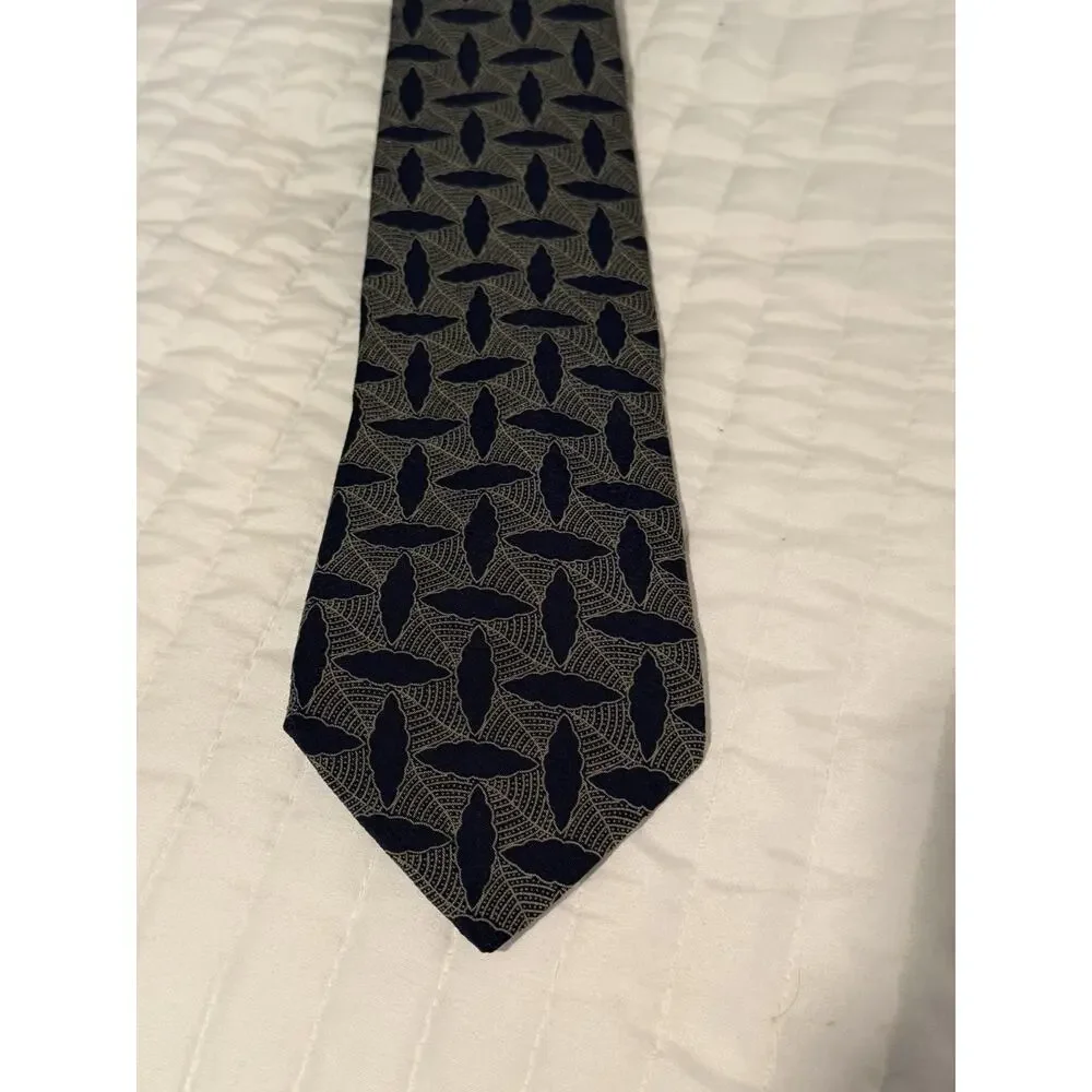 Giorgio Armani Cravatte 100% Silk Tie Made Italy Navy Gold Geometric